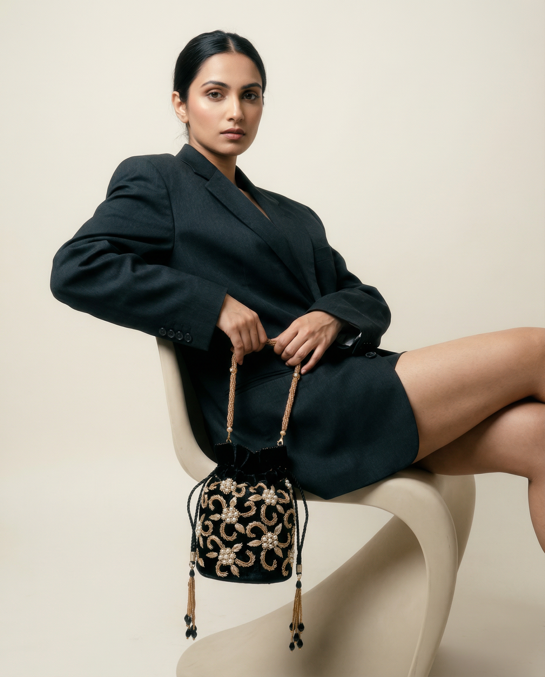 Die Potli Bag: Warum diese traditionelle Tasche gerade die Fashion-Welt erobert