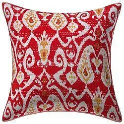 Rotes Kissen mit Kantha Muster auf weissem HIntergrund