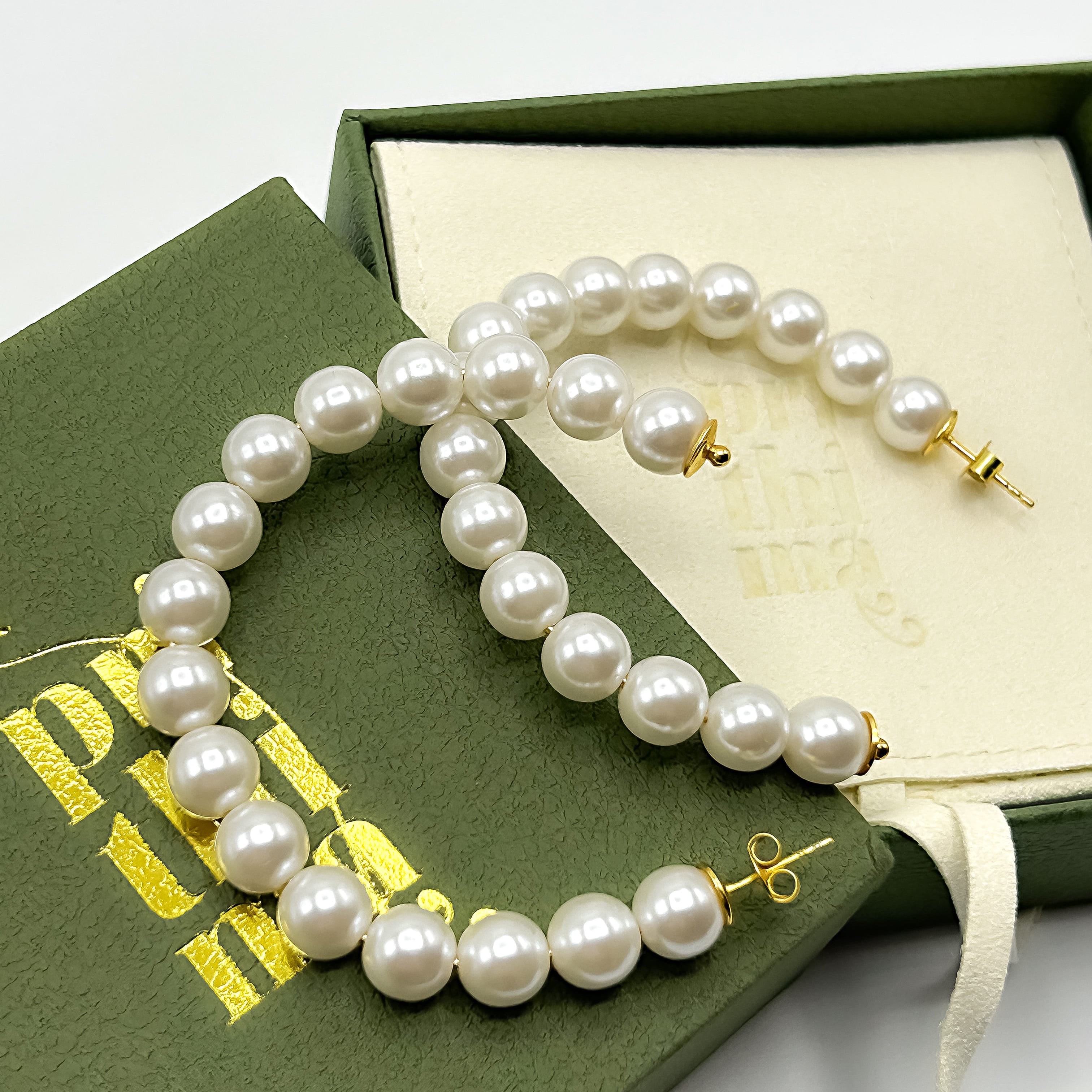 Süsswasser Perlen Creolen in einer Schmuckbox