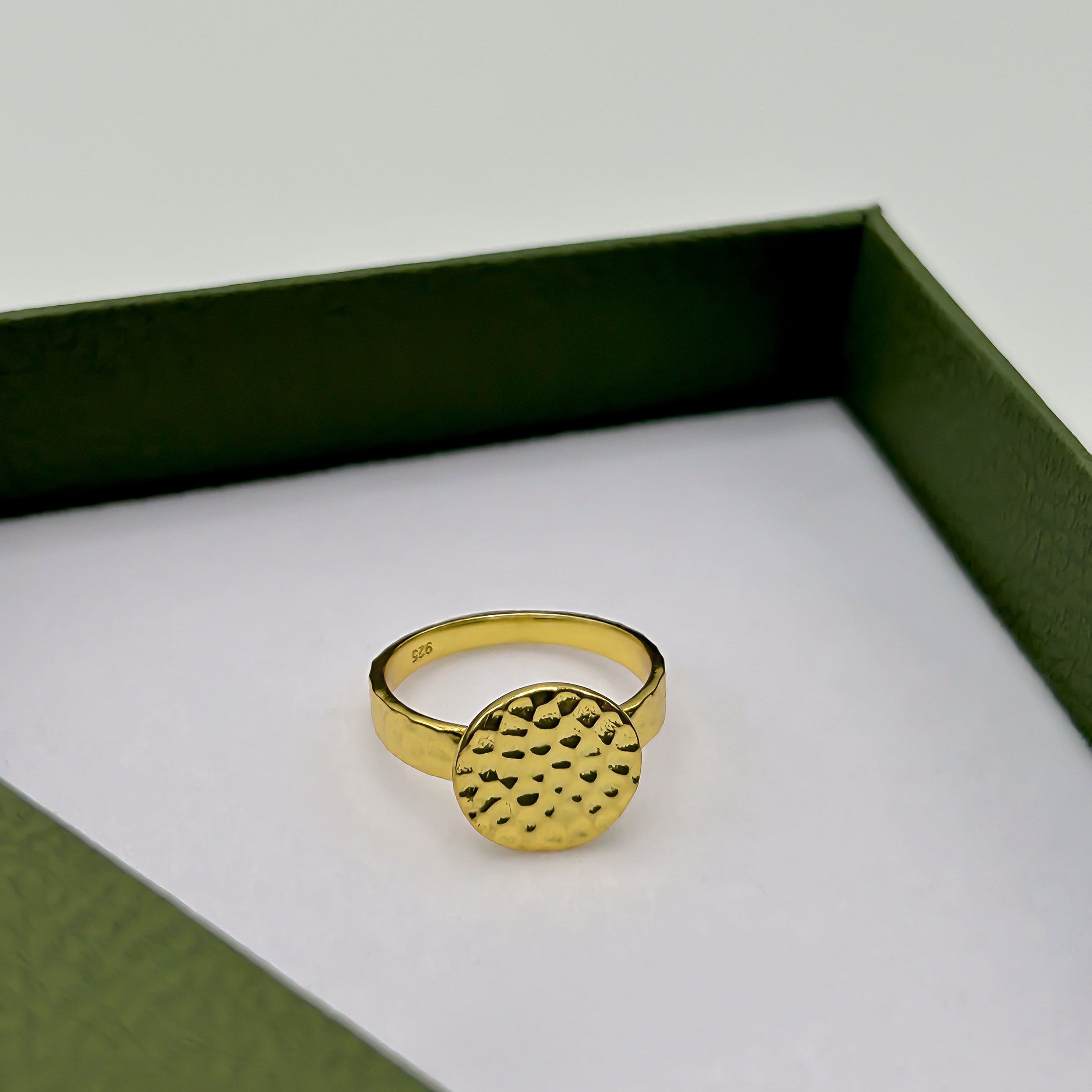 Vergoldeter Ring 18k mit Struktur