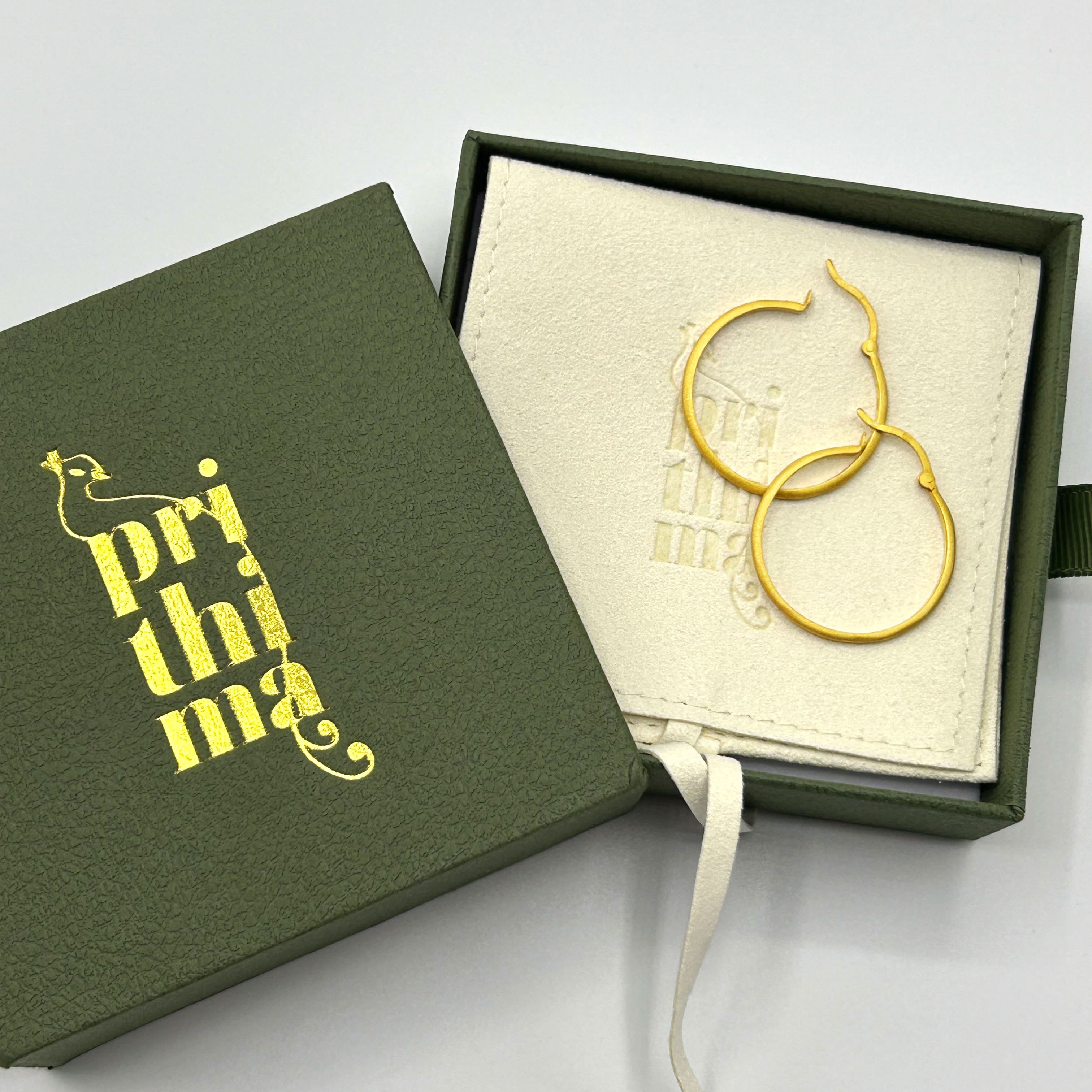 Vergoldete 18k Kreolen im Schmuckkästchen